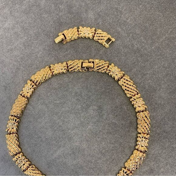 𝅺VINTAGE Nina Ricci gold tone Crystal rhinestone choker necklace adjustable - Picture 9 of 10
